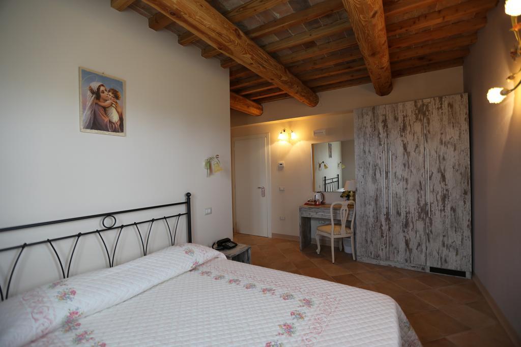 Villa Marietta Country House - Marche Montemaggiore al Metauro Szoba fotó